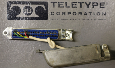 Teletype Model 33 cable detail.png